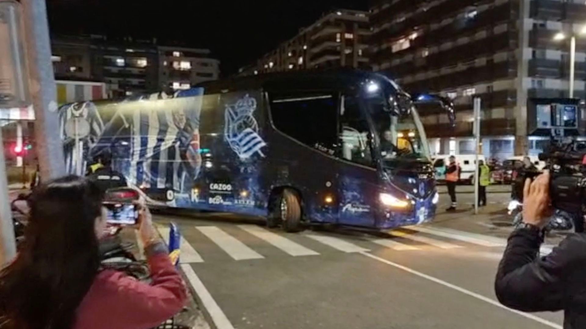 llegada_del_autobus_de_la_real_sociedad_001.png llegada_del_autobus_de_la_real_sociedad_001.png