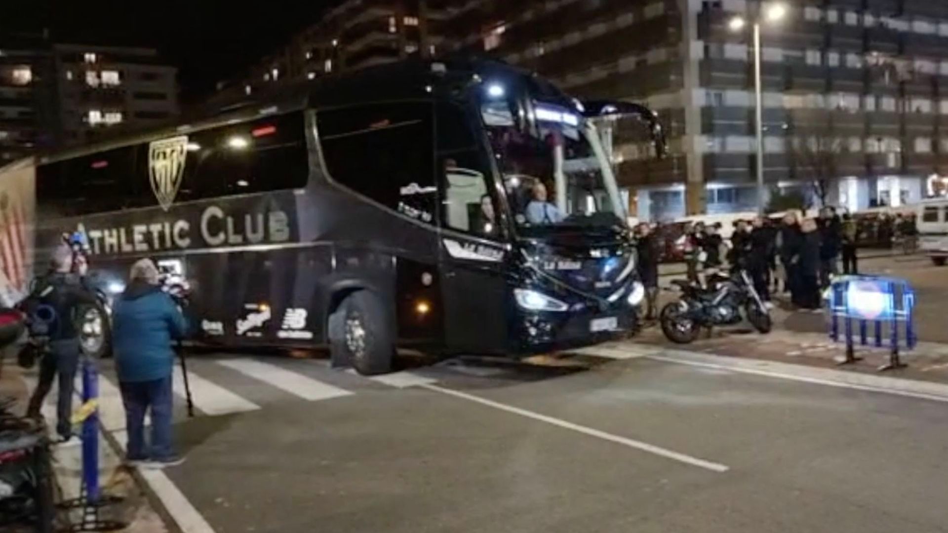 llegada_del_bus_del_athletic_al_reale_arena_001.png