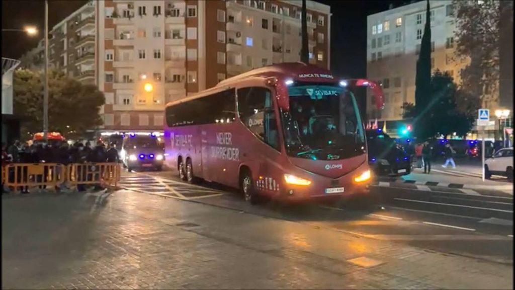Llegada del Sevilla a Mestalla