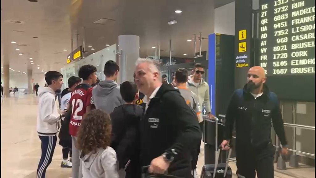 Llegada del Valencia tras la supercopa