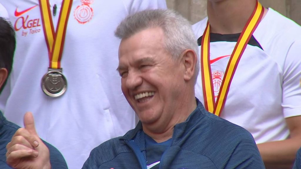 El vacile de Marga Prohens, presidenta del Govern, a Javier Aguirre en el recibimiento al Mallorca: “Le dejaremos de decir vasco”