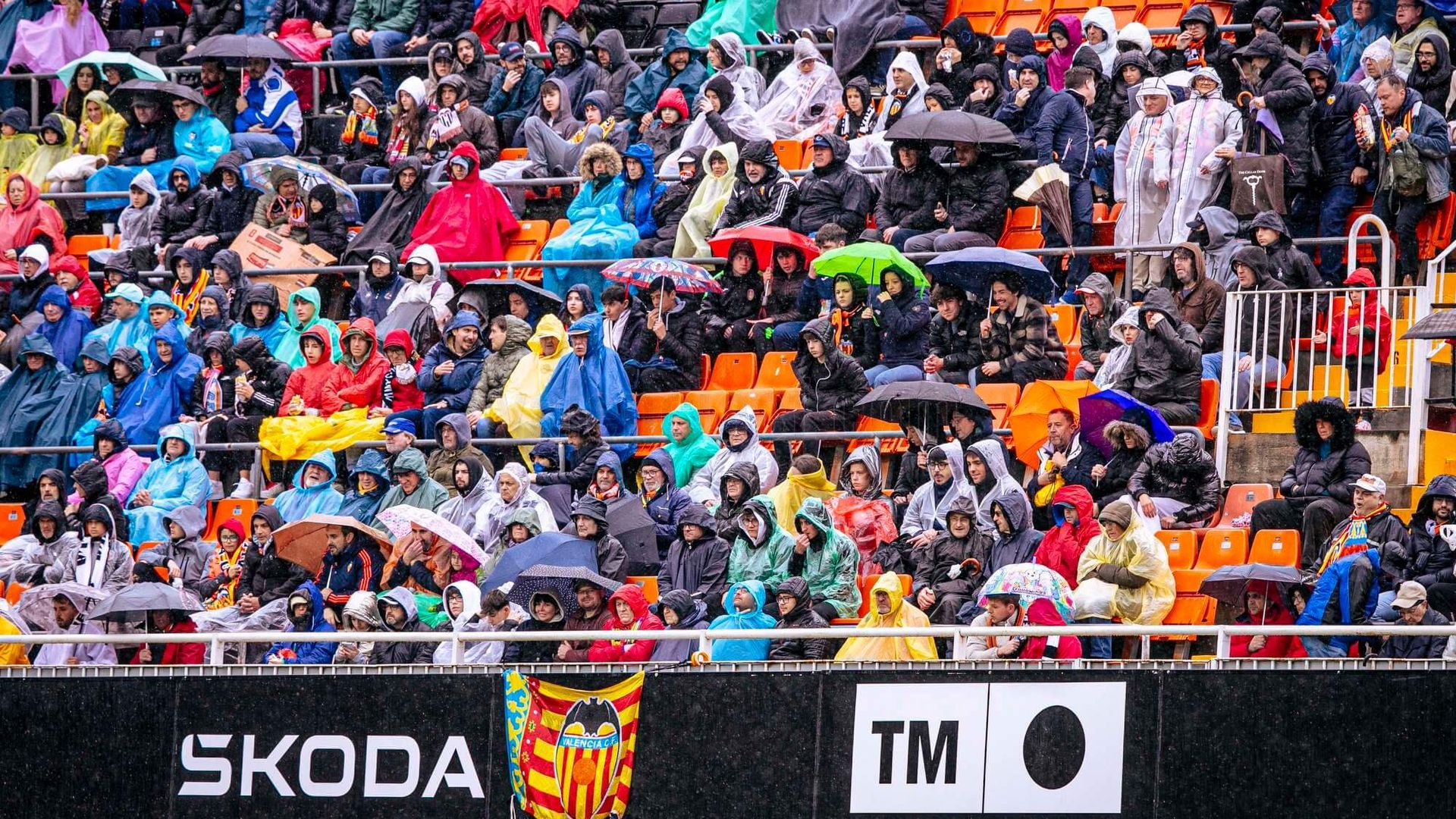 lluvia_en_mestalla_foto_valencia_cf_001.jpeg lluvia_en_mestalla_foto_valencia_cf_001.jpeg