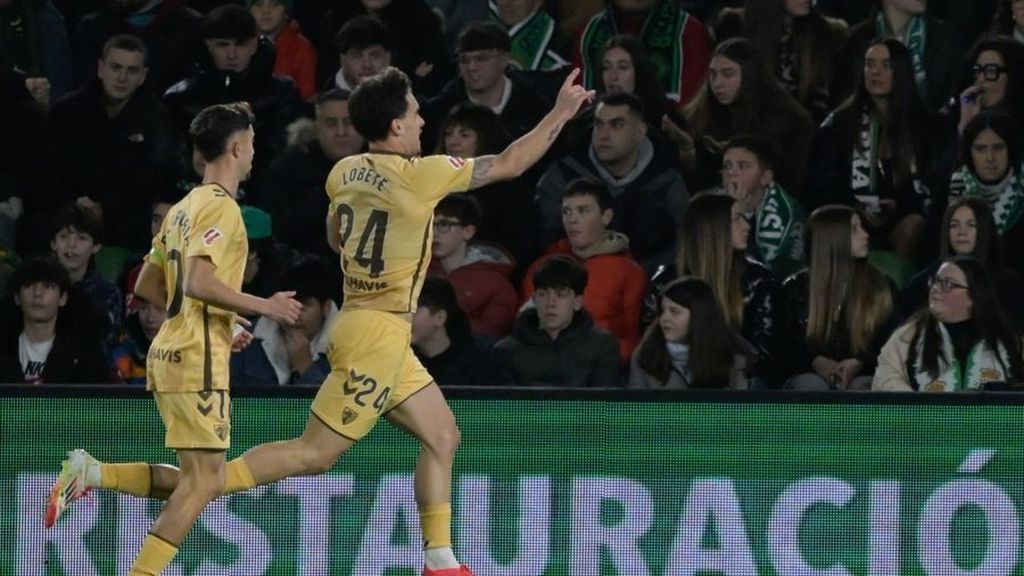 Racing de Santander 2-1 Málaga: Gol de Julen Lobete