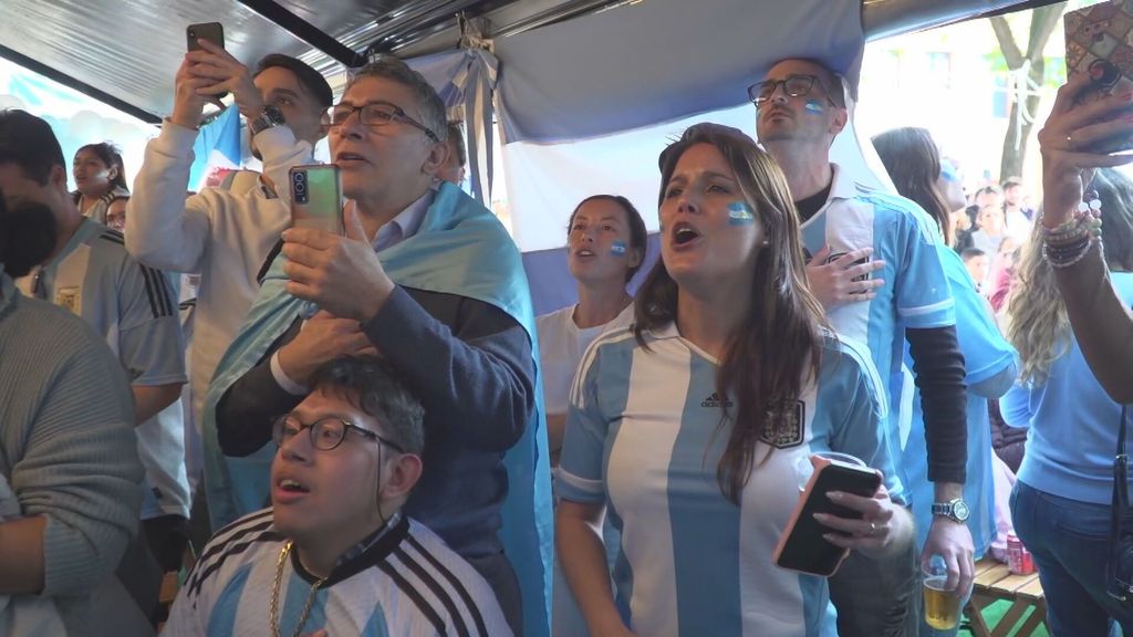 (Mediaset) Locura argentina en Sevilla