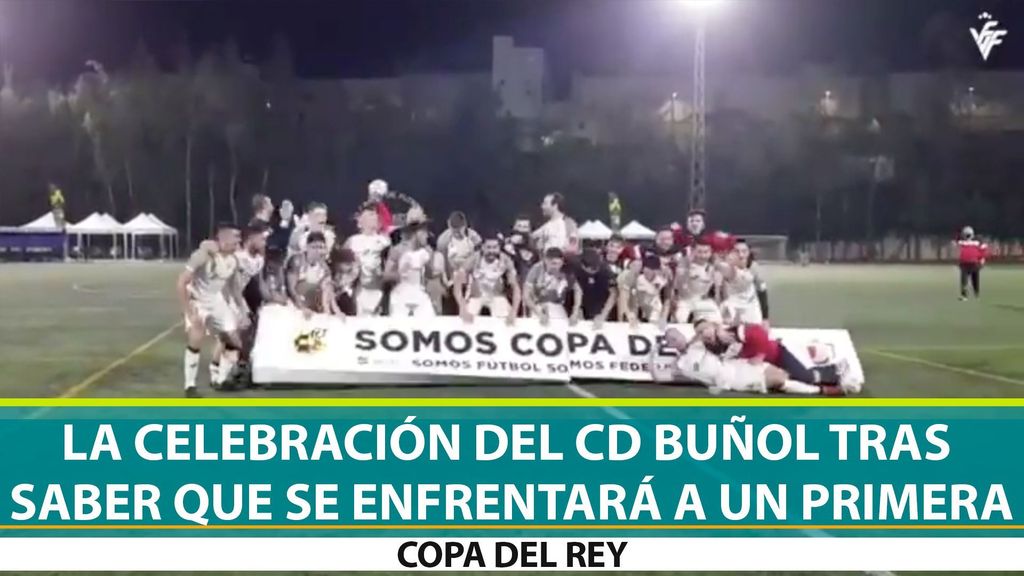 La celebración del CD Buñol tras pasar la ronda de Copa del Rey y conocer que se enfrentará a un equipo de primera