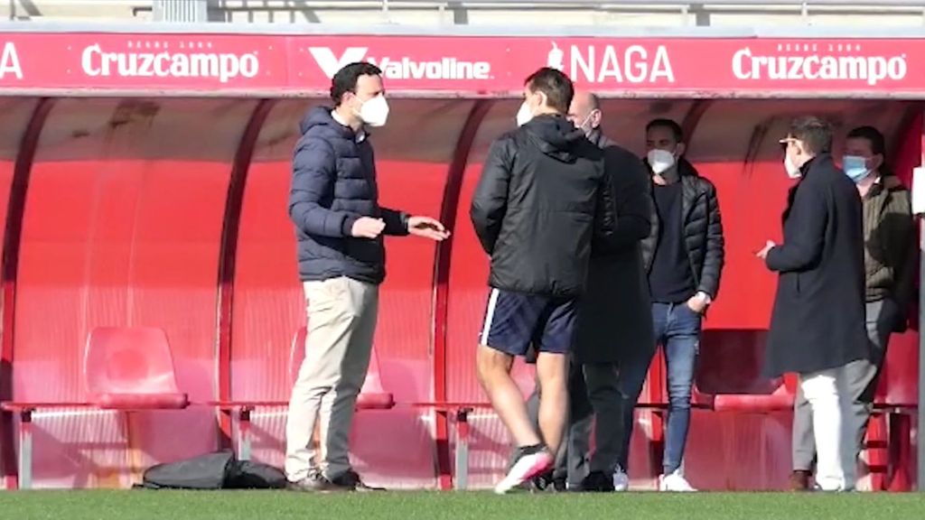 Lopetegui habla con el médico del Sevilla FC