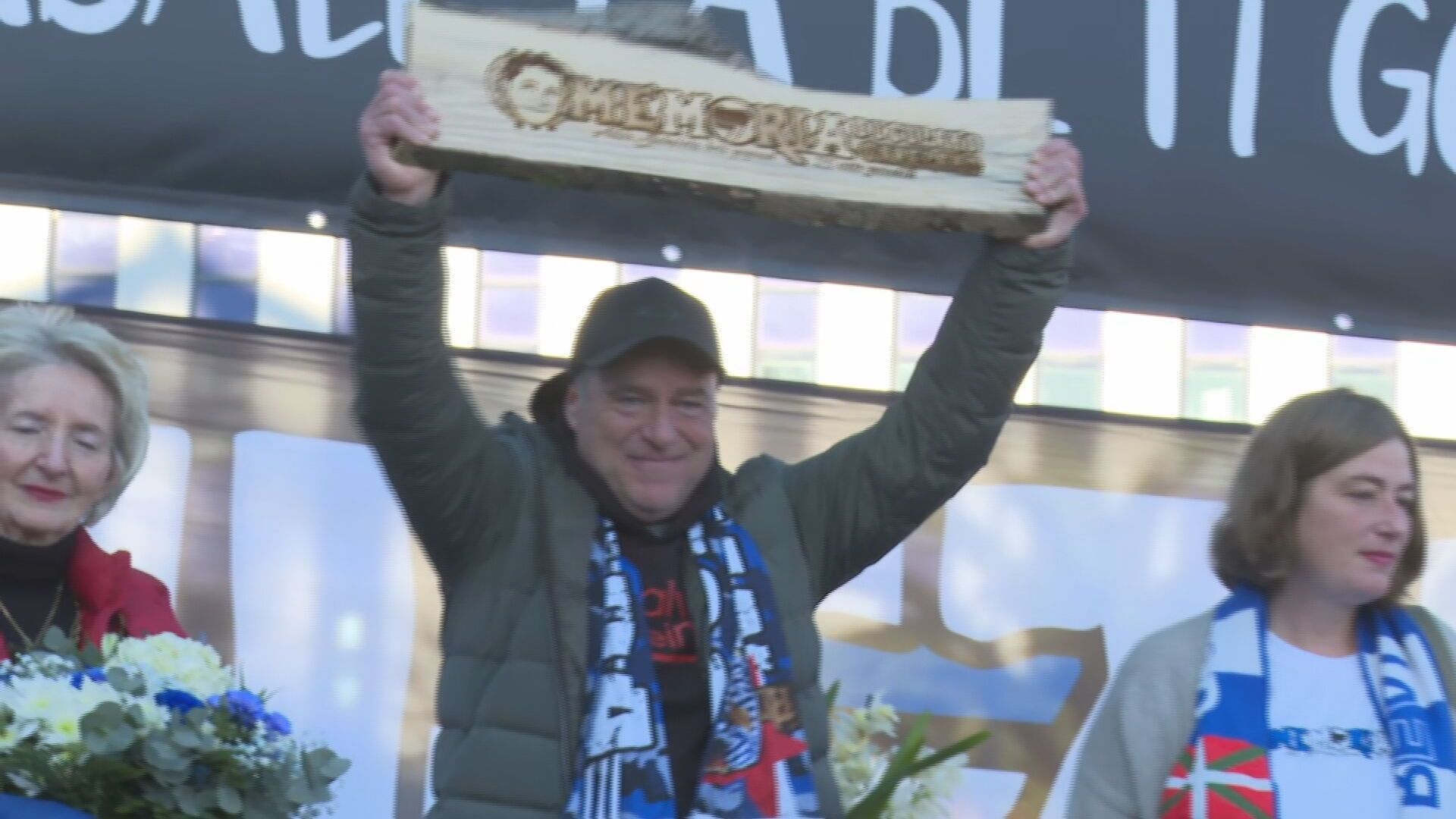 los_homenajes_a_aitor_zabaleta_en_la_previa_del_real_sociedad___betis.jpeg los_homenajes_a_aitor_zabaleta_en_la_previa_del_real_sociedad___betis.jpeg