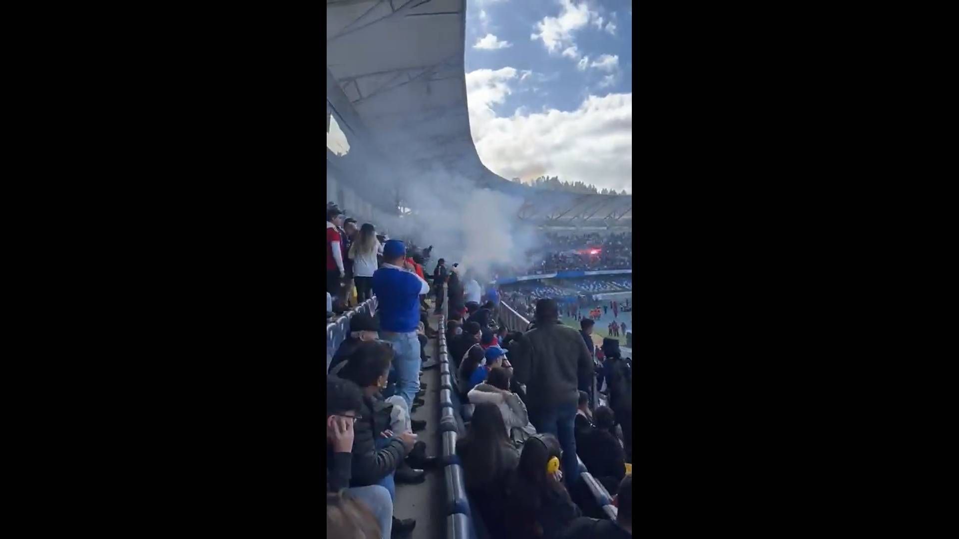 los_incidentes_en_el_clasico_chileno_entre_universidad_de_chile_y_universidad_catolica_001.jpg los_incidentes_en_el_clasico_chileno_entre_universidad_de_chile_y_universidad_catolica_001.jpg
