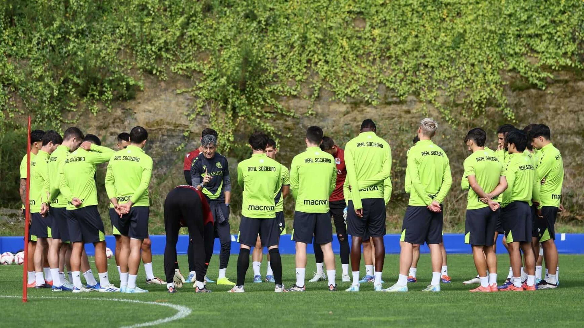 los_jugador4es_de_la_real_sociedad_enel_entrenamiento_de_zubieta_foto_real_sociedad.jpeg los_jugador4es_de_la_real_sociedad_enel_entrenamiento_de_zubieta_foto_real_sociedad.jpeg