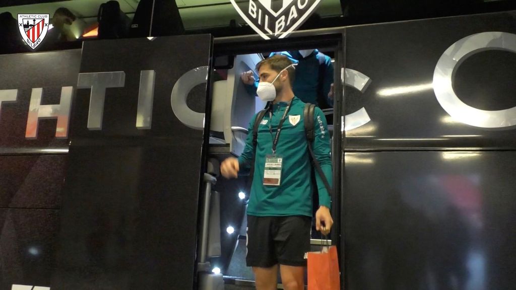 Llegada del Athletic a San Mamés para el partido ante el Real Valladolid