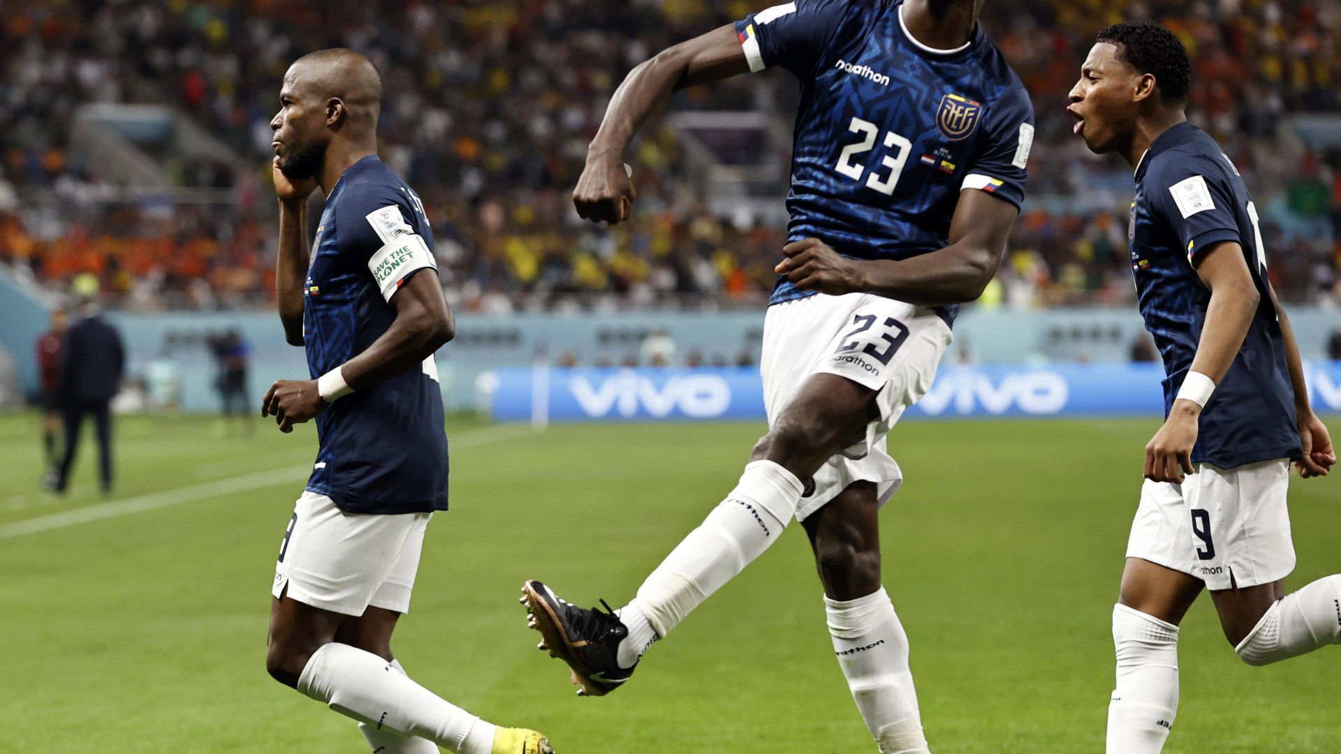 los_jugadores_de_ecuador_celebran_el_gol_de_enner_valencia_a_paises_bajos_en_qatar_fot_001.jpg los_jugadores_de_ecuador_celebran_el_gol_de_enner_valencia_a_paises_bajos_en_qatar_fot_001.jpg