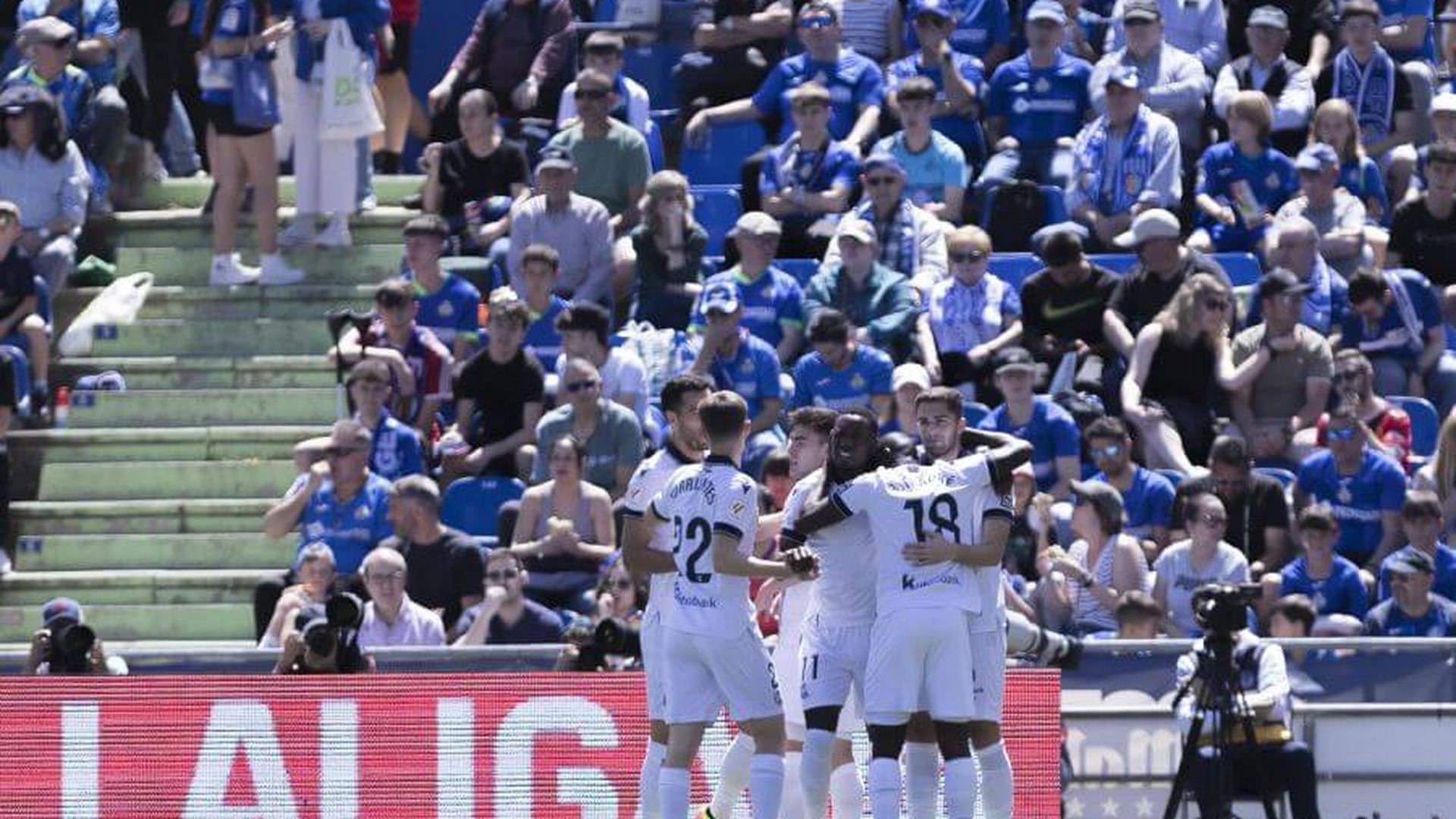 los_jugadores_de_la_real_celebran_el_gol_de_barrenetxea_al_getafe_foto_laliga_001.jpeg los_jugadores_de_la_real_celebran_el_gol_de_barrenetxea_al_getafe_foto_laliga_001.jpeg