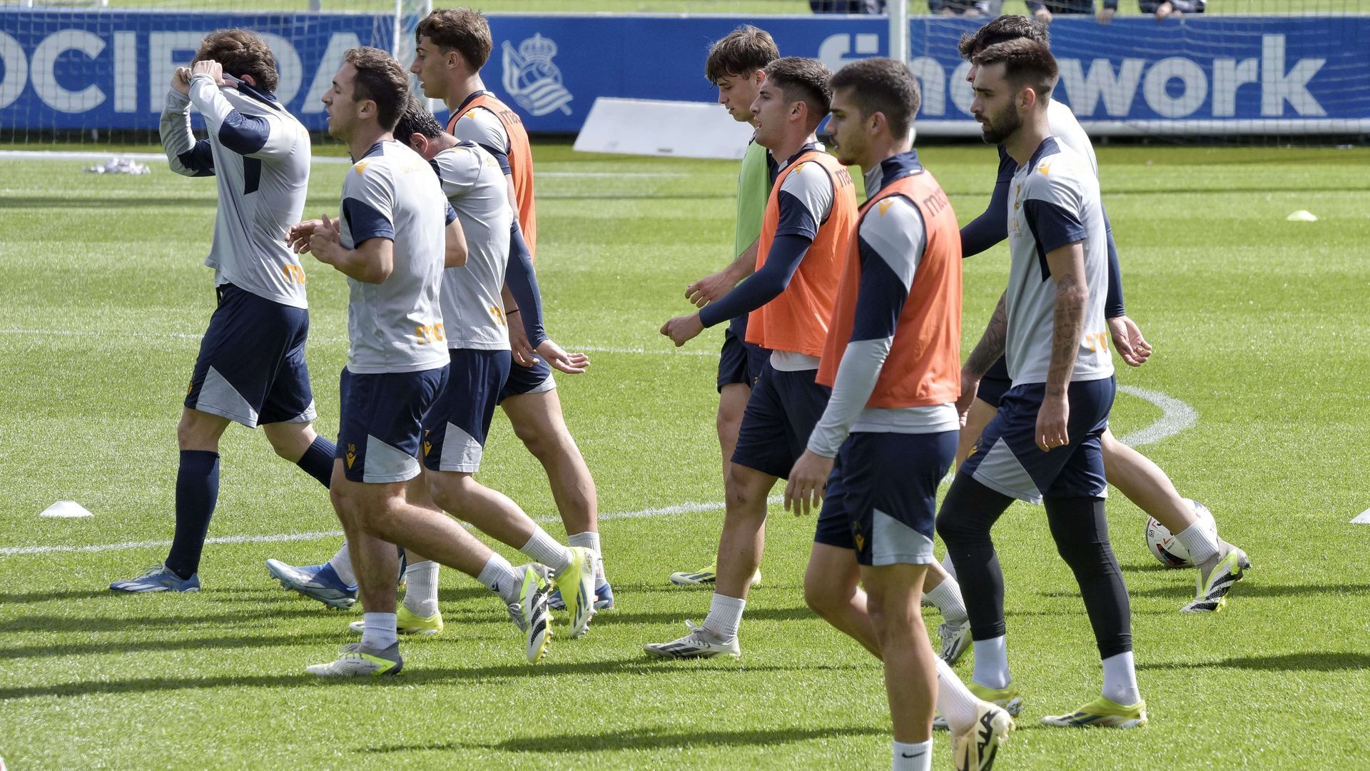 los_jugadores_de_la_real__sociedad__en_el_entrenamiento_de_este_martes_en_zubieta_foto.jpg los_jugadores_de_la_real__sociedad__en_el_entrenamiento_de_este_martes_en_zubieta_foto.jpg