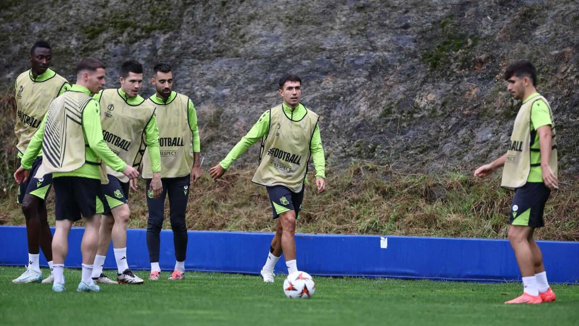 los_jugadores_de_la_real_sociedade_se_ejercitan_en_zubieta_foto_real_sociedad.jpeg los_jugadores_de_la_real_sociedade_se_ejercitan_en_zubieta_foto_real_sociedad.jpeg