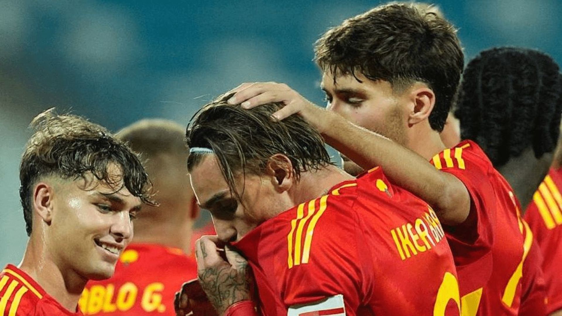los_jugadores_de_la_rojita_celebran_un_gol_ante_kosovo_foto_seleccion_espanola_001.png los_jugadores_de_la_rojita_celebran_un_gol_ante_kosovo_foto_seleccion_espanola_001.png