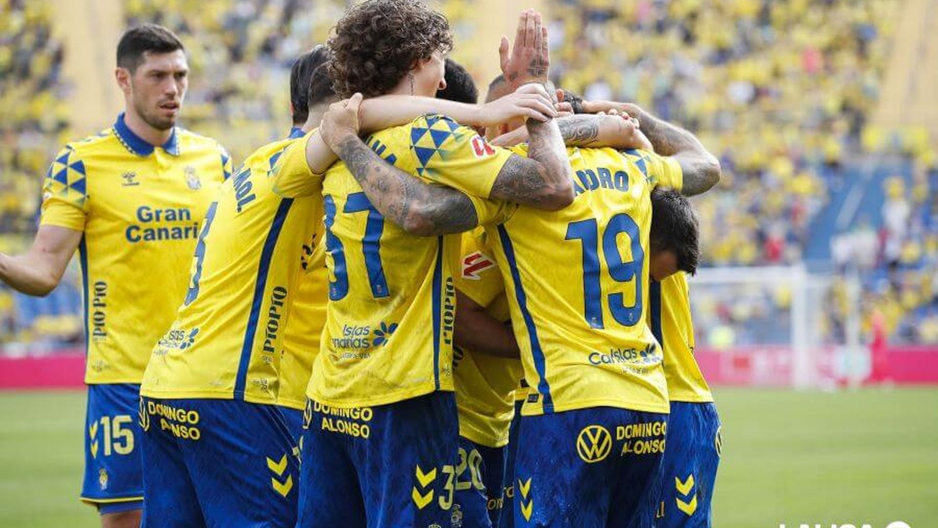 los_jugadores_de_la_ud_las_palmas_celebran_un_gol_ante_el_valladolid_foto_laliga_001.jpeg