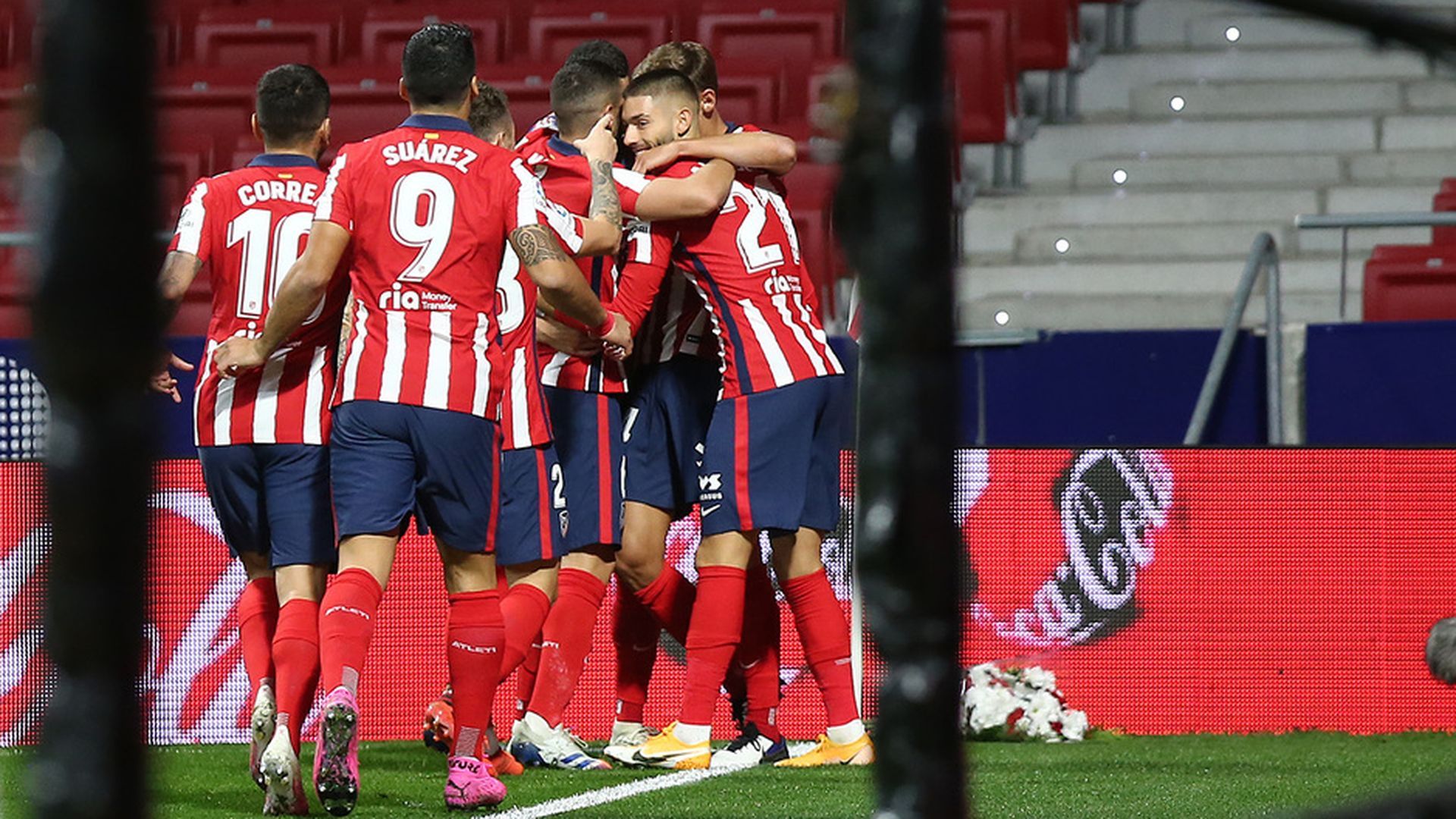 los_jugadores_del_atletico_de_madrid_celebran_uno_de_los_goles_logrados_ante_el_real_b_001.jpg