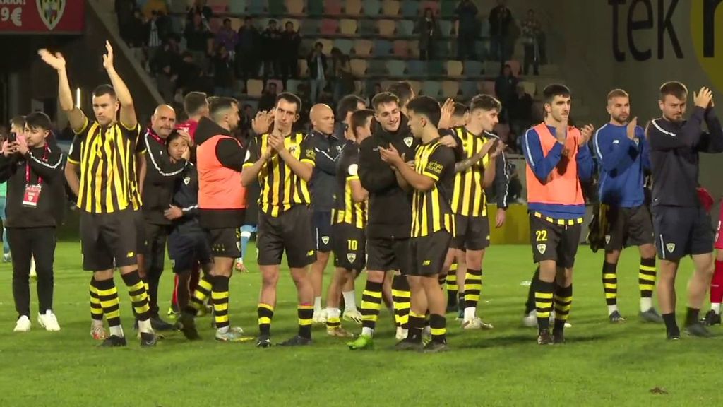 El gran apoyo de la afición del Barakaldo a pesar de la derrota