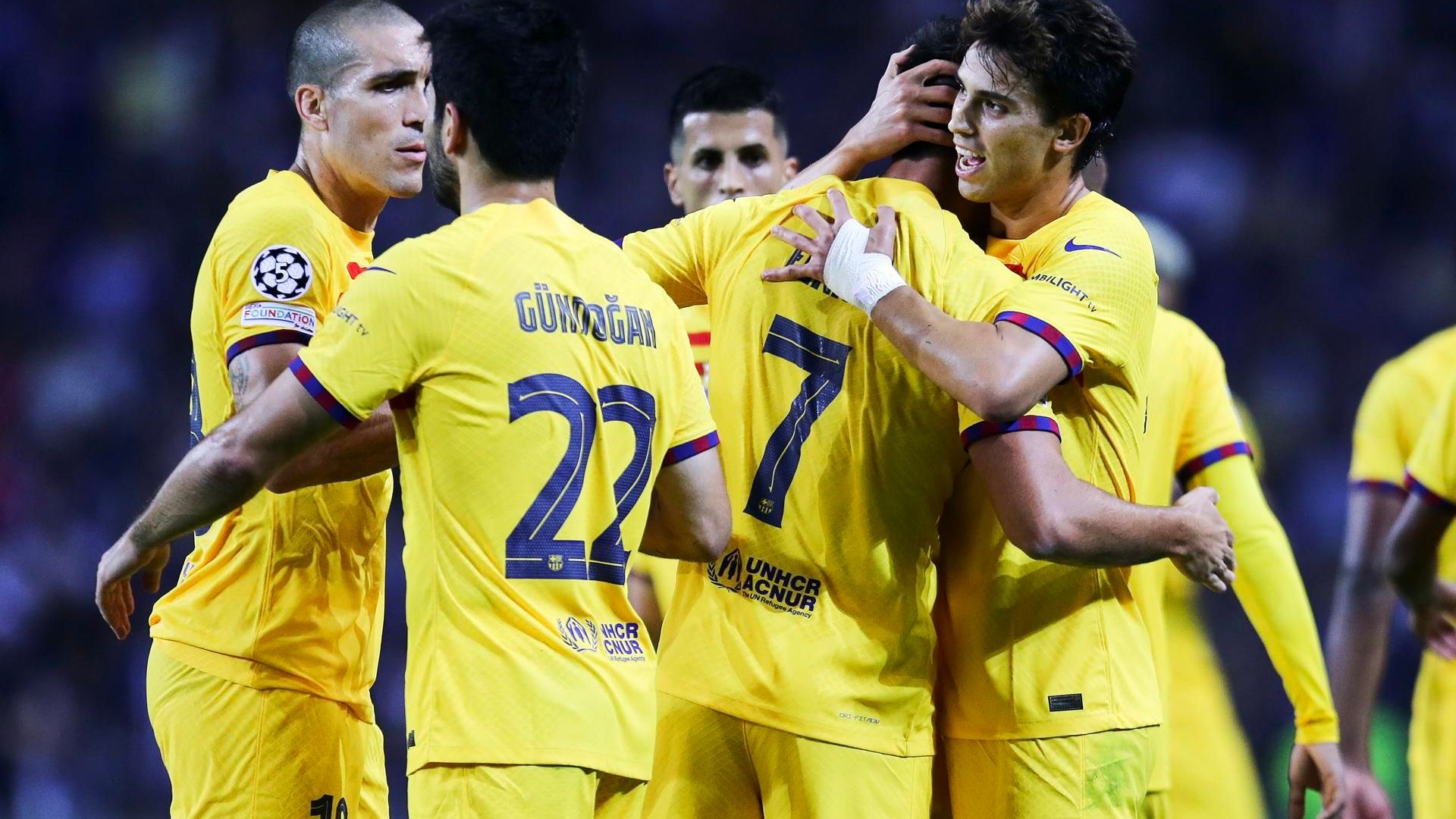 los_jugadores_del_barca_celebran_el_gol_de_ferran_en_oporto_foto_efe_001.jpg los_jugadores_del_barca_celebran_el_gol_de_ferran_en_oporto_foto_efe_001.jpg