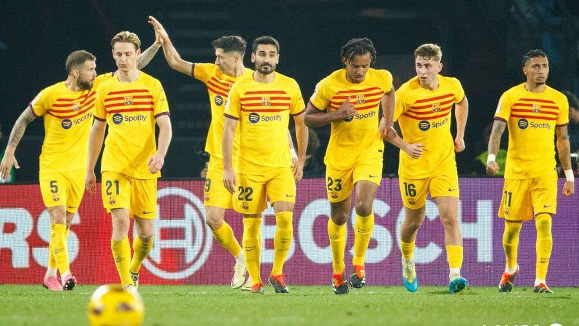los_jugadores_del_barca_celebrando_la_victoria_ante_el_celta_en_balaidos_foto_laliga_001.jpeg los_jugadores_del_barca_celebrando_la_victoria_ante_el_celta_en_balaidos_foto_laliga_001.jpeg