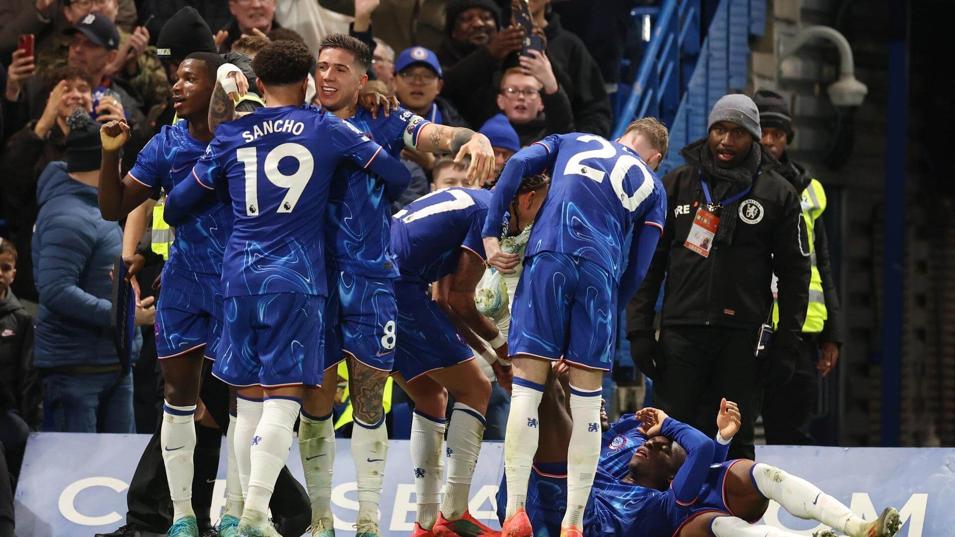 los_jugadores_del_chelsea_celebran_un_gol_ante_el_brentford.jpg