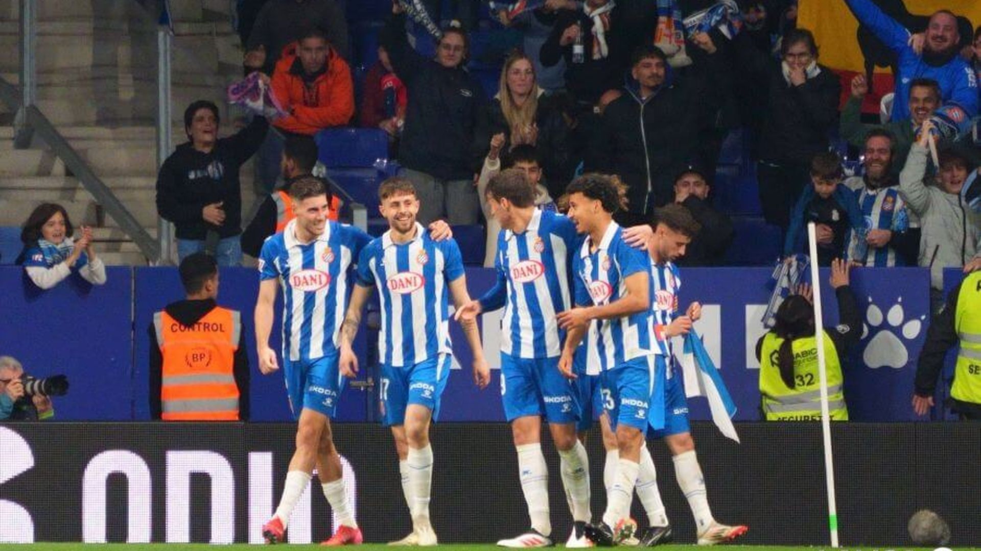 los_jugadores_del_espanyol_celebran_un_gol_ante_el_girona_foto_laliga.jpeg los_jugadores_del_espanyol_celebran_un_gol_ante_el_girona_foto_laliga.jpeg