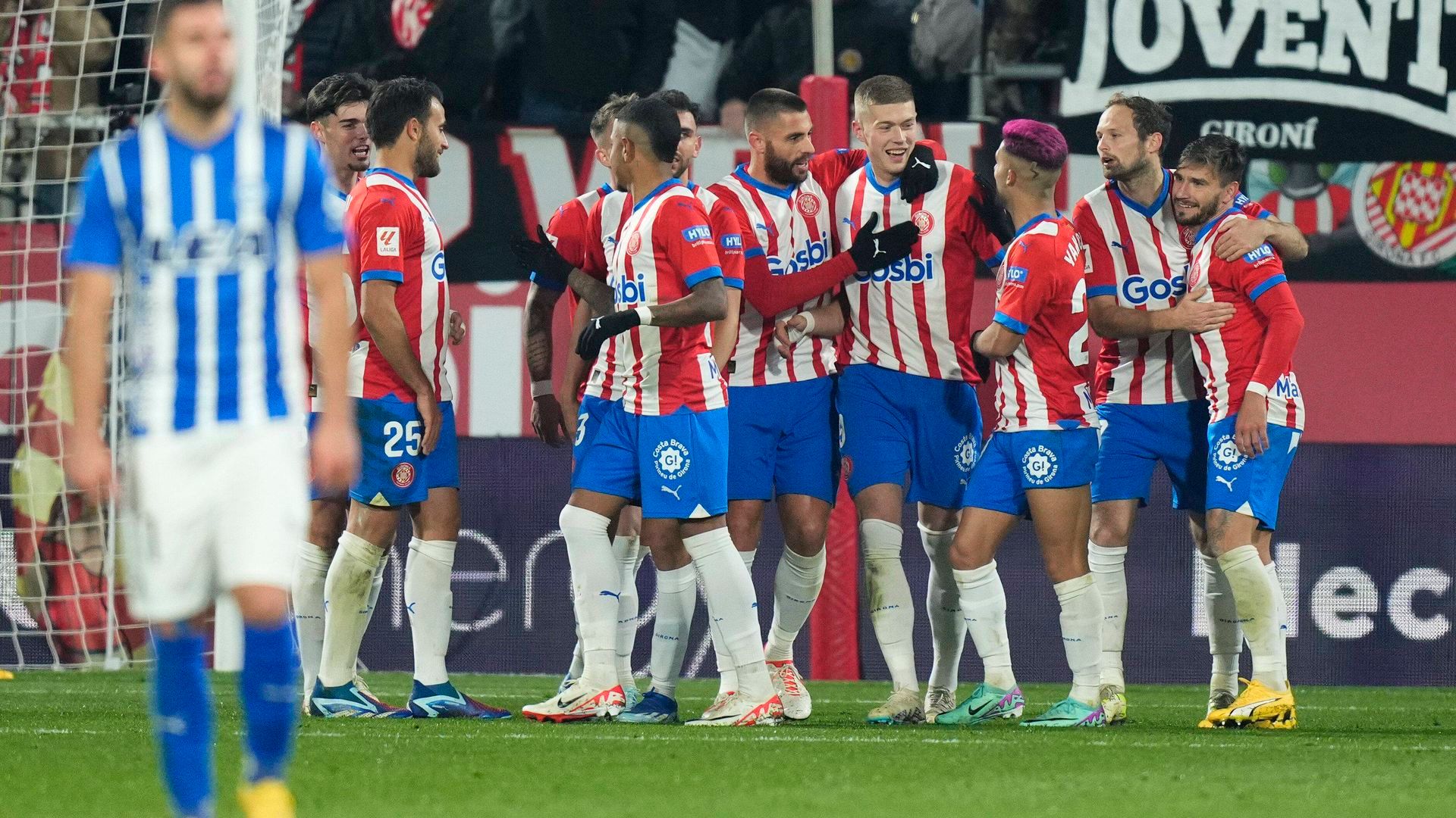 los_jugadores_del_girona_celebrando_un_gol_ante_el_alaves_fuente_cordon_press.jpg