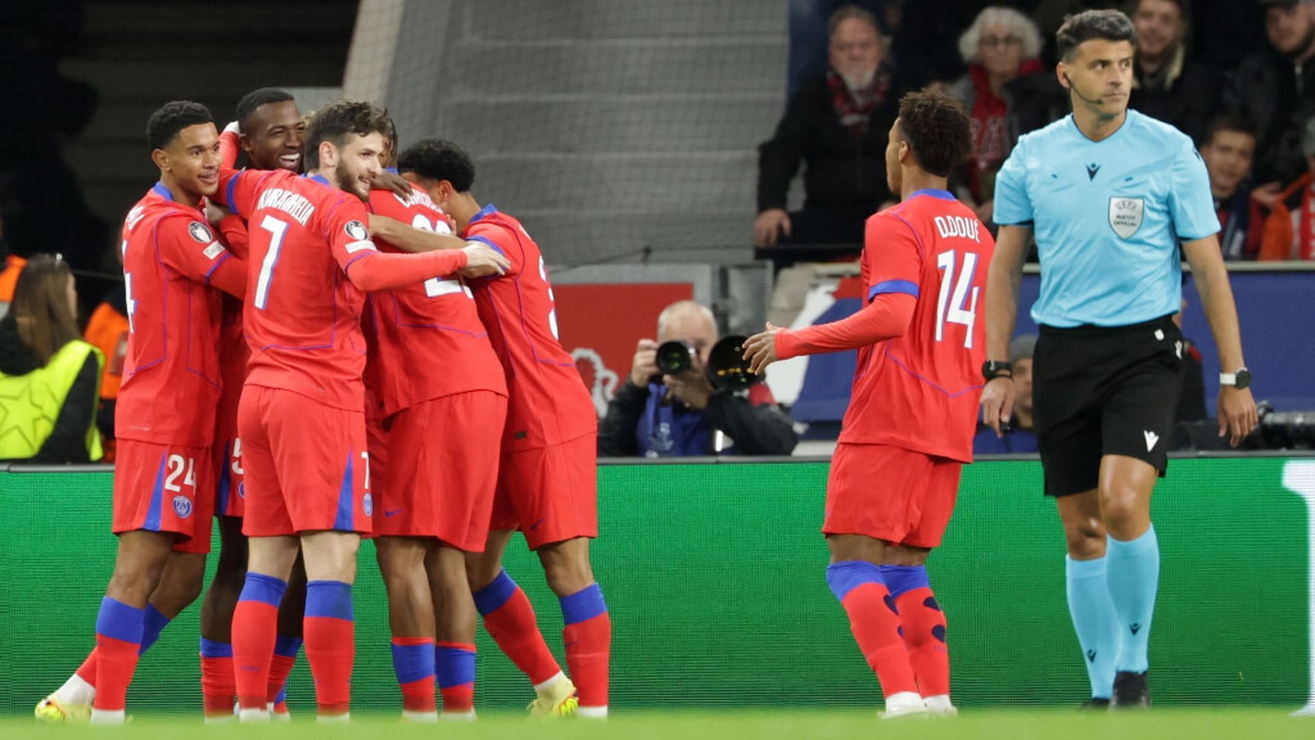 los_jugadores_del_psg_celebran_un_gol_ante_el_leverkusen_foto_efe.jpg los_jugadores_del_psg_celebran_un_gol_ante_el_leverkusen_foto_efe.jpg