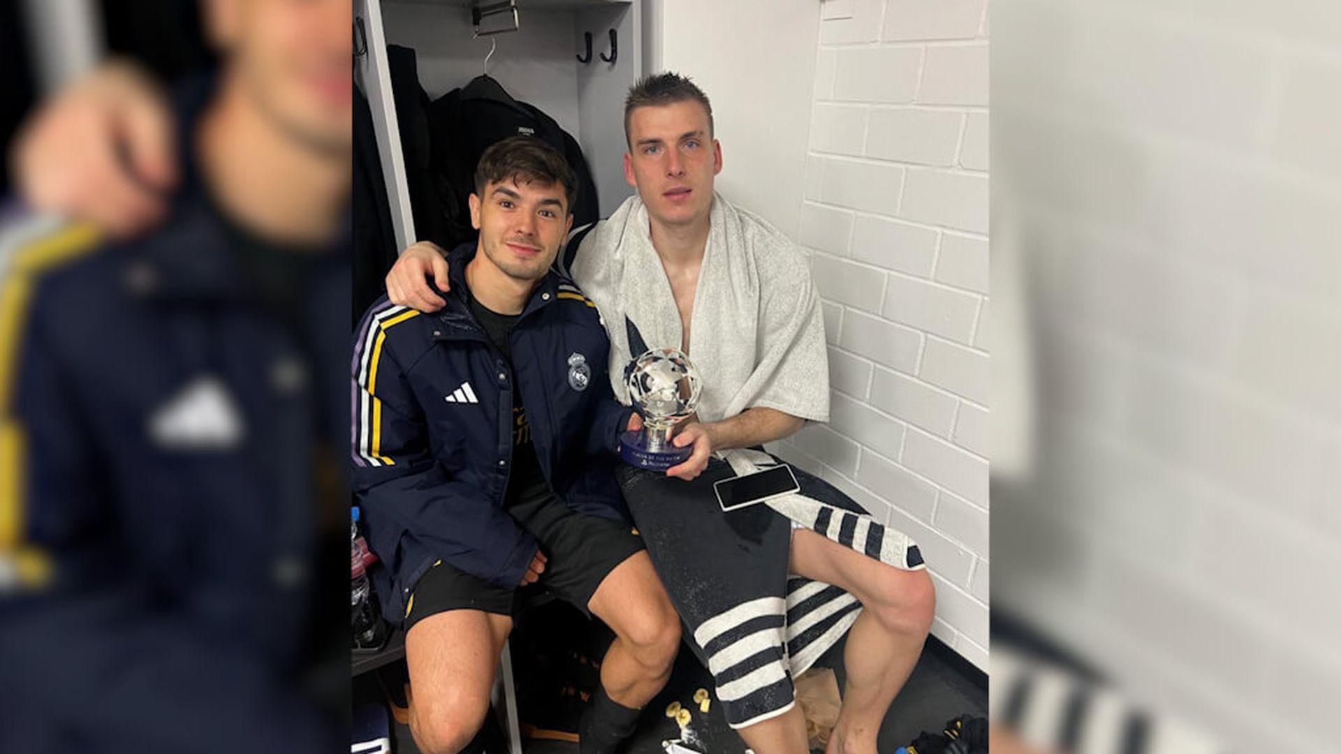 los_jugadores_del_real_madrid_sacan_pecho_sobre_lunin_del_apoyo_de_vinicius_al_trofeo_.png los_jugadores_del_real_madrid_sacan_pecho_sobre_lunin_del_apoyo_de_vinicius_al_trofeo_.png