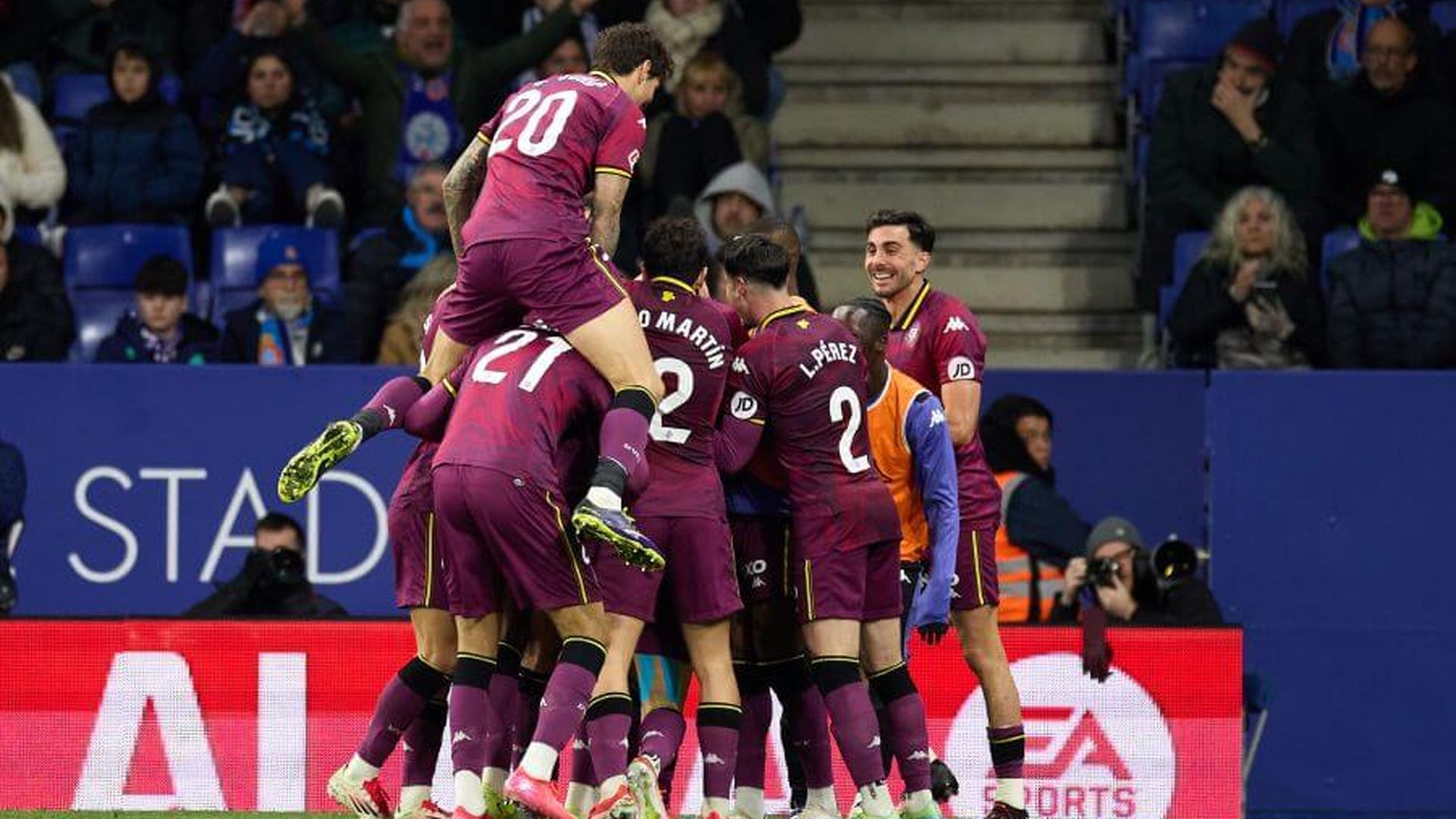 los_jugadores_del_real_valladolid_celebran_el_gol_de_javi_sanchez.jpeg los_jugadores_del_real_valladolid_celebran_el_gol_de_javi_sanchez.jpeg