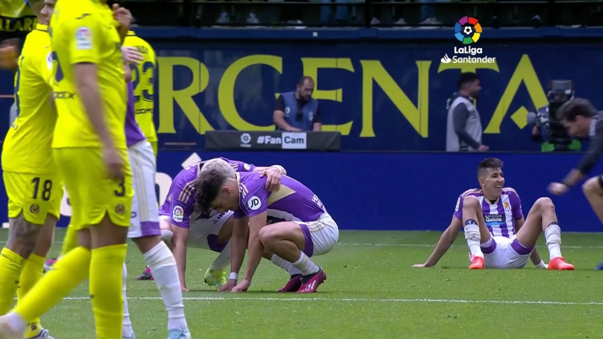 los_jugadores_del_real_valladolid_celebran_el_triunfo_ante_el_villarreal_001.png