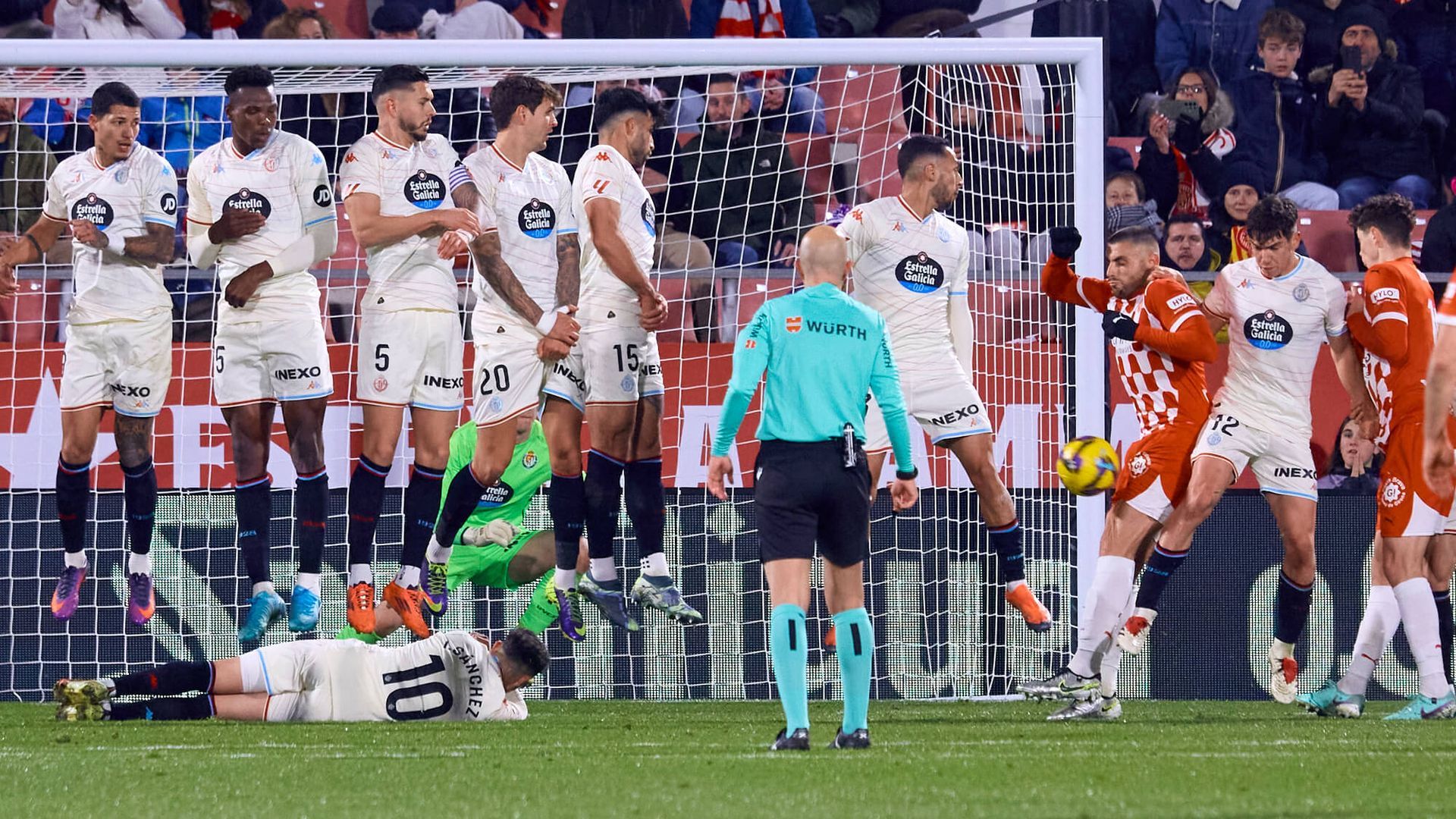 los_jugadores_del_real_valladolid_en_el_duelo_ante_el_girona_foto_laliga.jpg los_jugadores_del_real_valladolid_en_el_duelo_ante_el_girona_foto_laliga.jpg