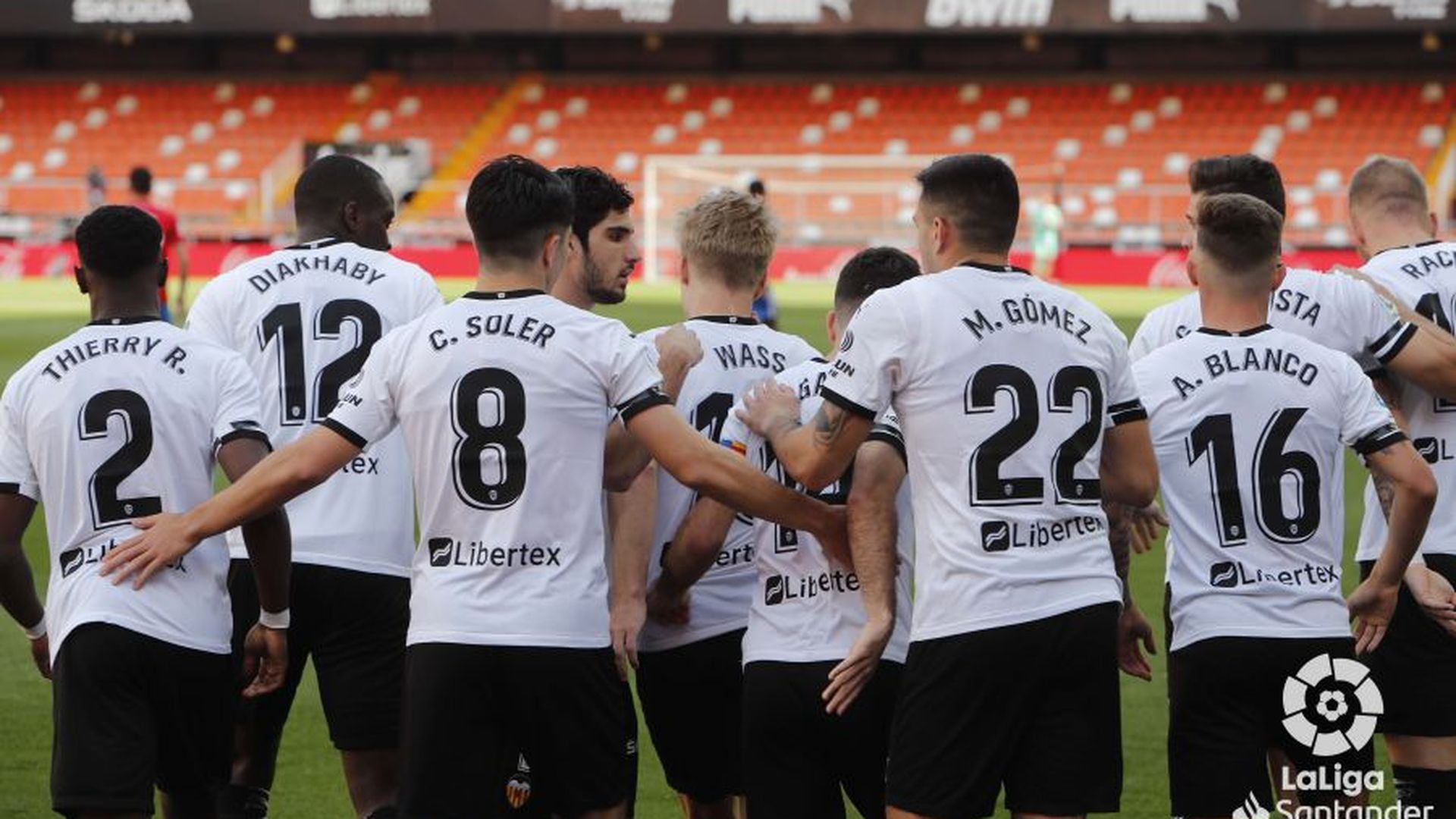 los_jugadores_del_valencia_celebran_el_gol_de_wass_al_granada_foto_laliga_002.jpeg