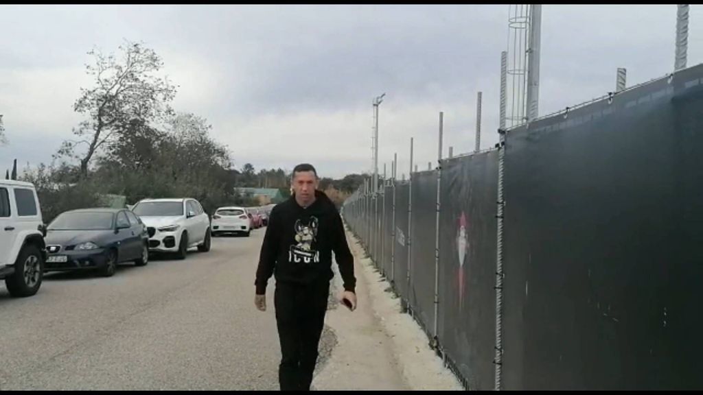 Los jugadores llegan a la ciudad deportiva