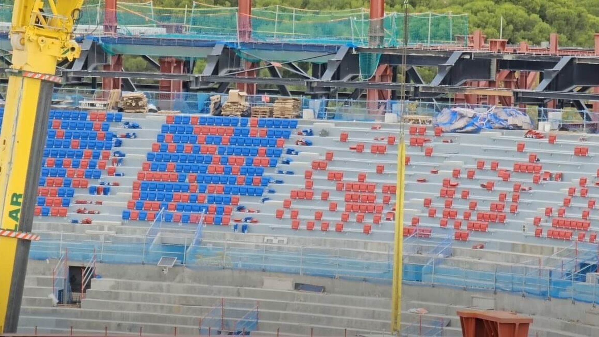 los_primeros_asientos_del_camp_nou_colocados_001.jpg los_primeros_asientos_del_camp_nou_colocados_001.jpg