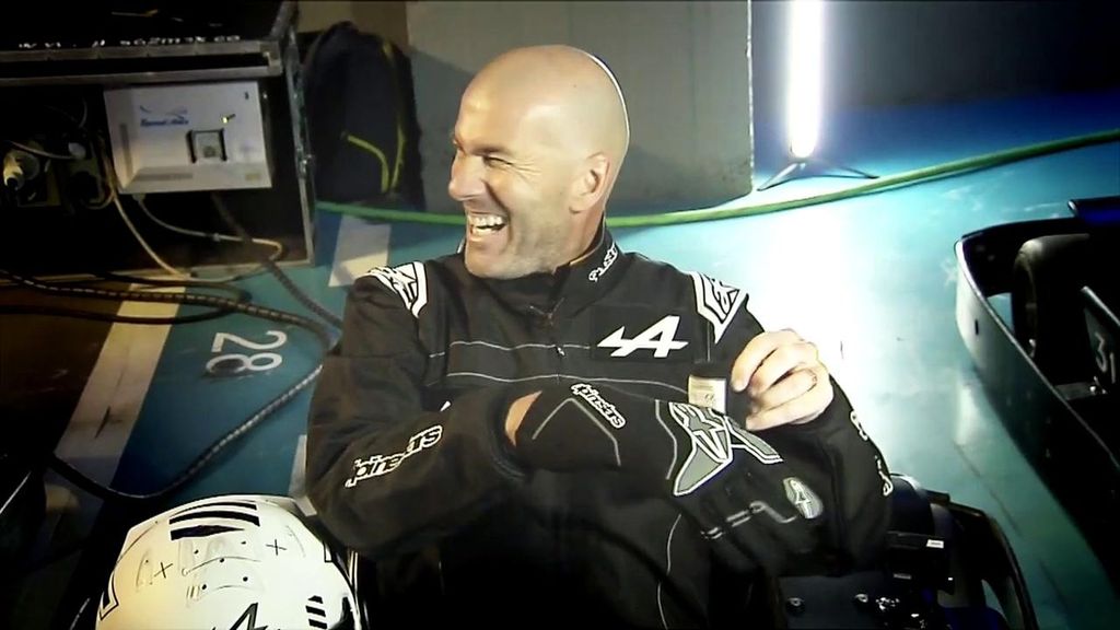 Los problemas de Zidane con los karts: se queda enganchado en la primera curva