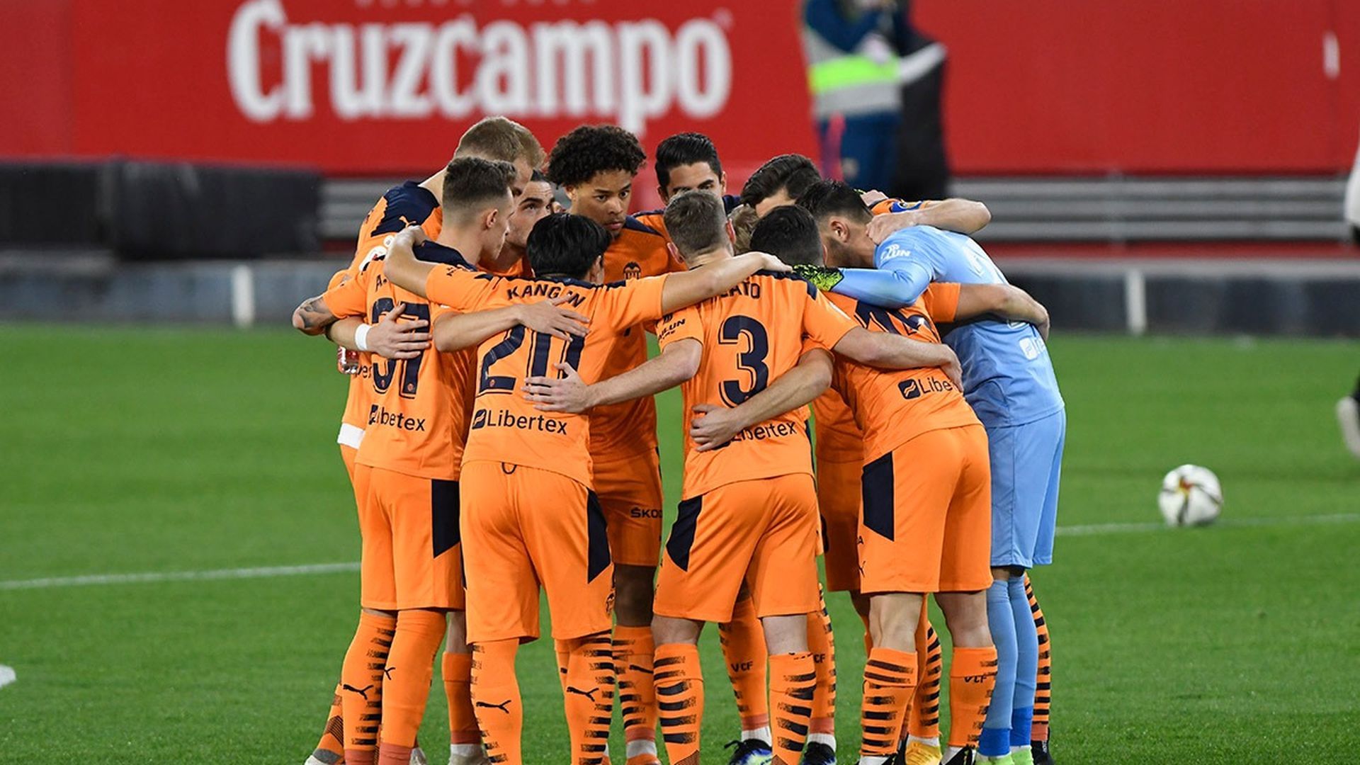 los_titulares_del_valencia_ante_el_sevilla_en_copa_foto_kiko_hurtado_001.jpeg los_titulares_del_valencia_ante_el_sevilla_en_copa_foto_kiko_hurtado_001.jpeg