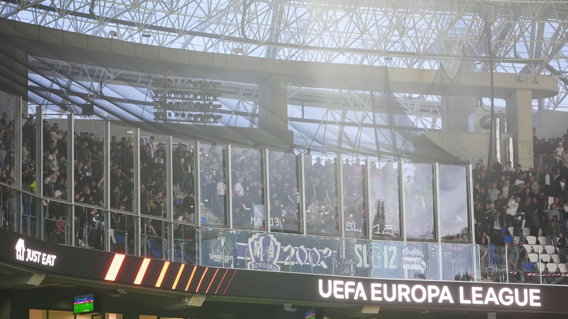 los_ultras_del_anderlecht_en_el_reale_arena_001.jpg los_ultras_del_anderlecht_en_el_reale_arena_001.jpg