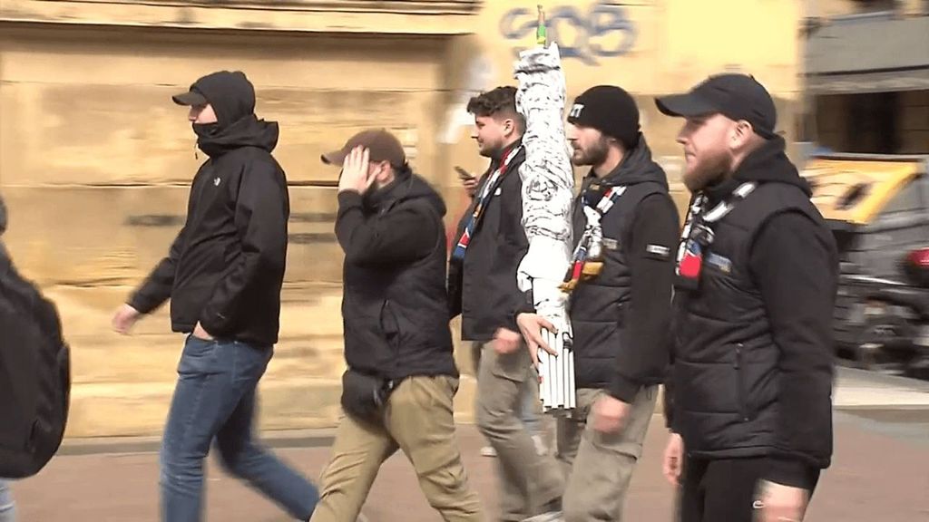 Los ultras del PSG toman San Sebastián