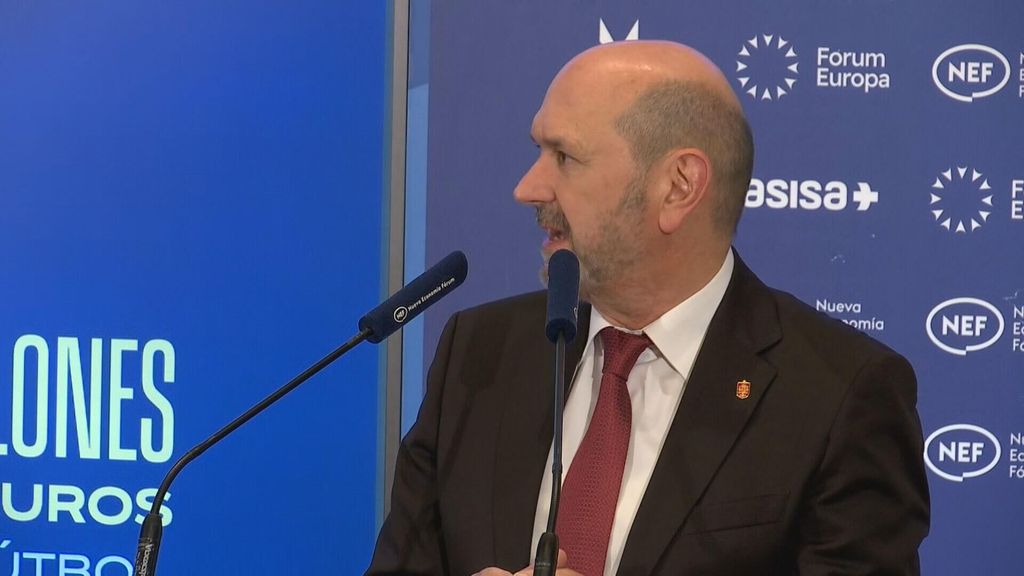 Rafael Louzán defiende el fútbol fuera de España