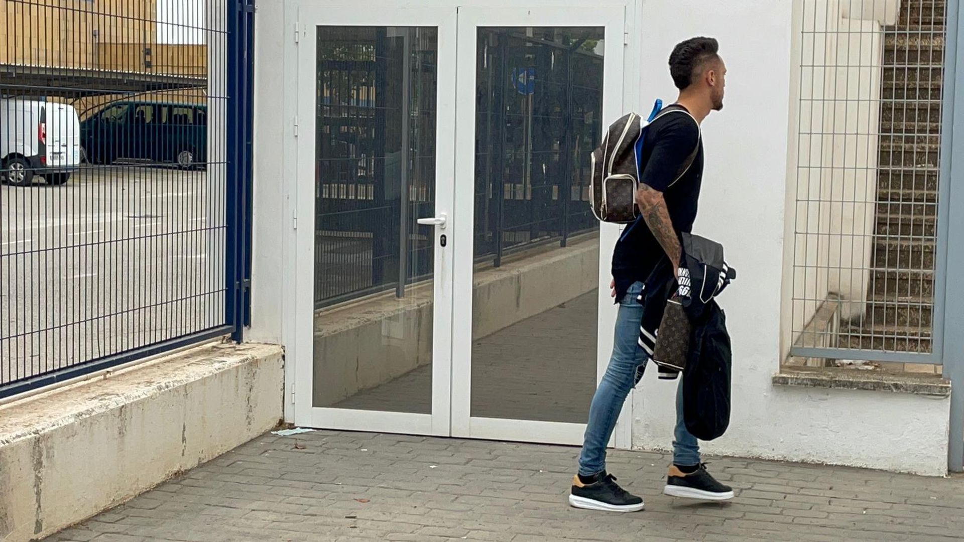 lucas_ocampos_a_su_llegada_al_aeropuerto_foto_kiko_hurtado.jpeg