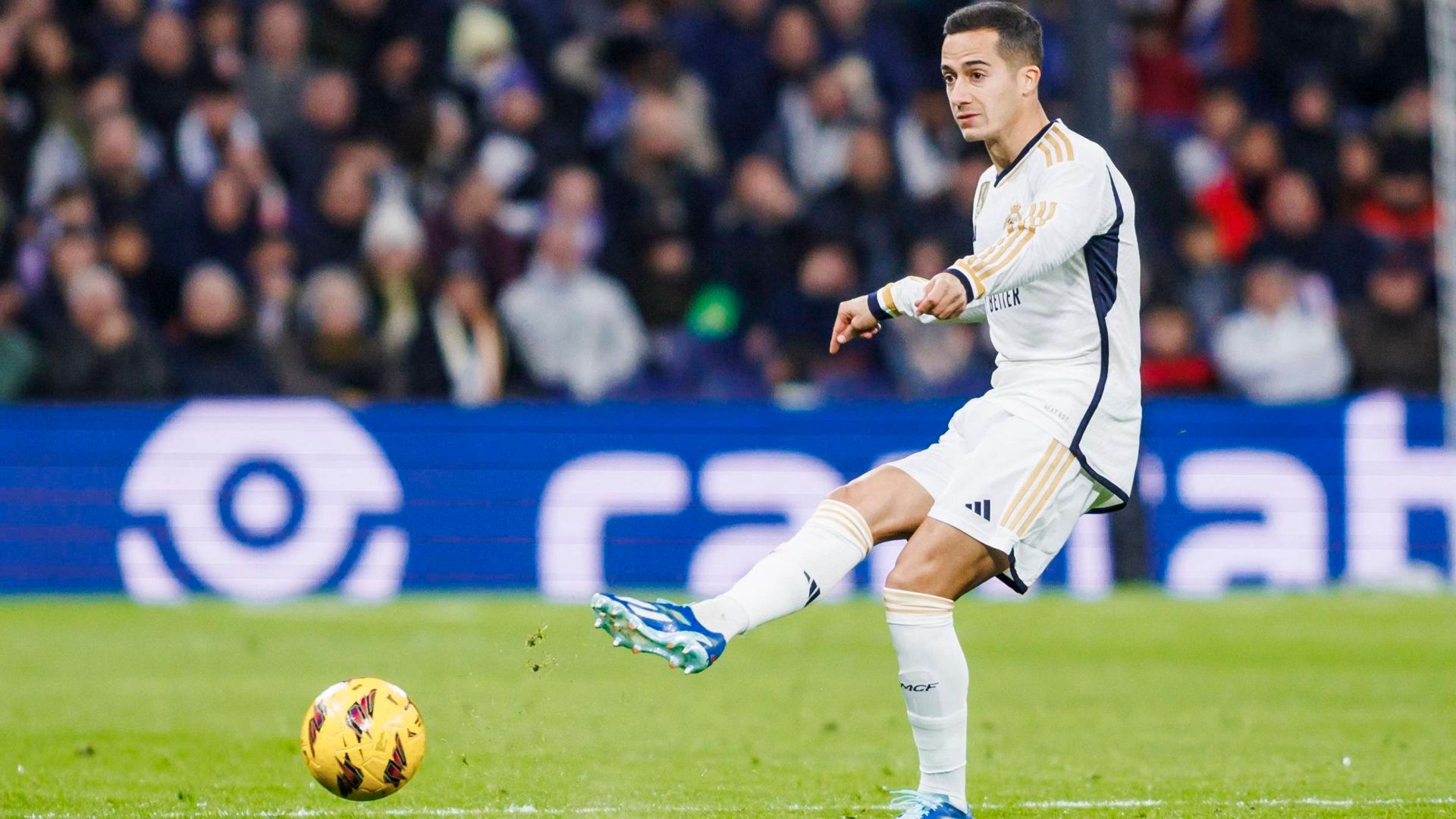 lucas_vazquez_dando_un_pase_en_el_real_madrid_granada_foto_cordon_press_001.jpg lucas_vazquez_dando_un_pase_en_el_real_madrid_granada_foto_cordon_press_001.jpg