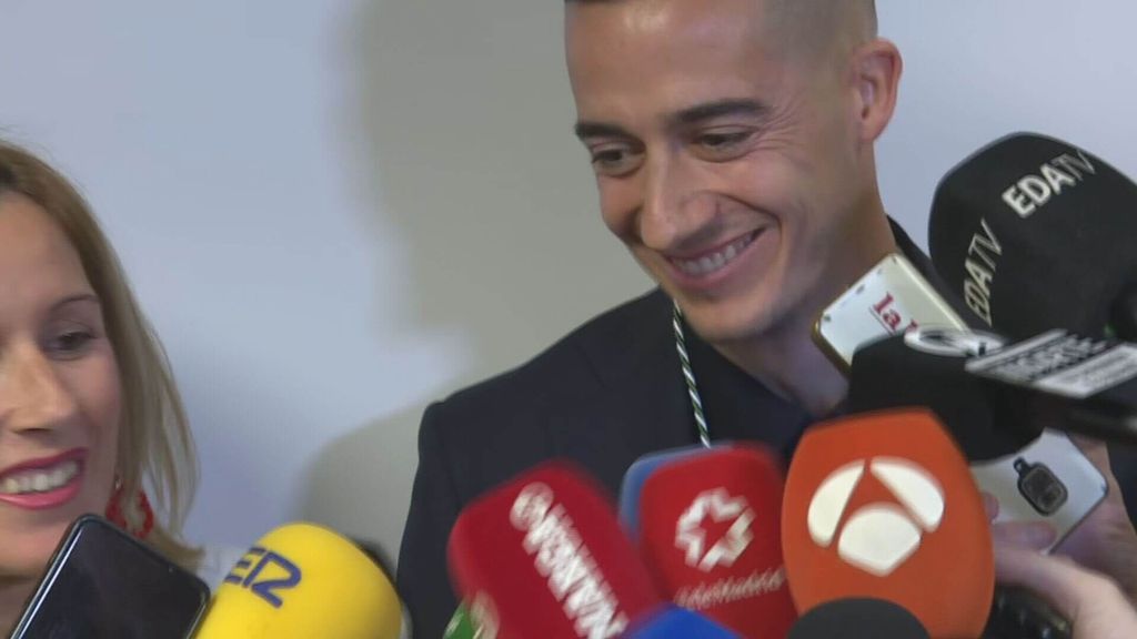 A Lucas Vázquez se le escapa una sonrisa cuando le preguntan por la derrota del Atleti ante el Leganés