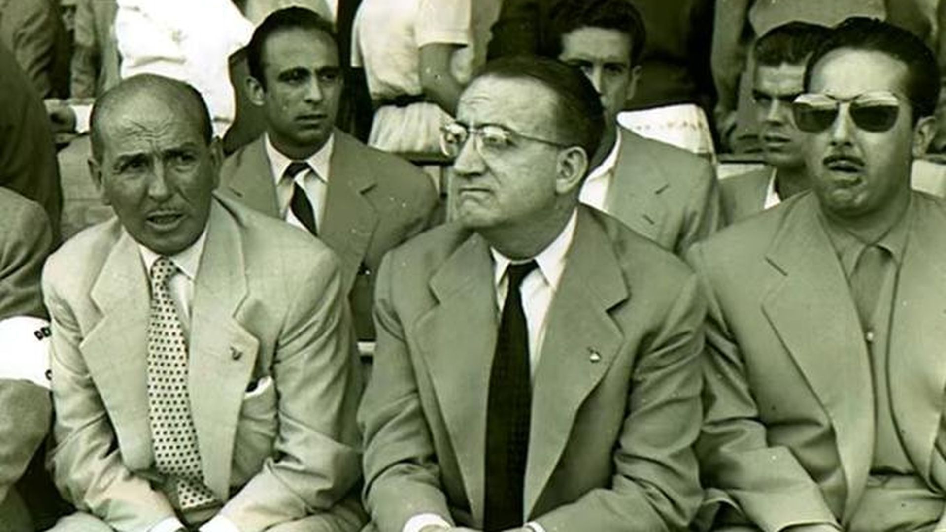 luis_casanova_en_el_centro_mirando_a_la_izquierda.jpg luis_casanova_en_el_centro_mirando_a_la_izquierda.jpg