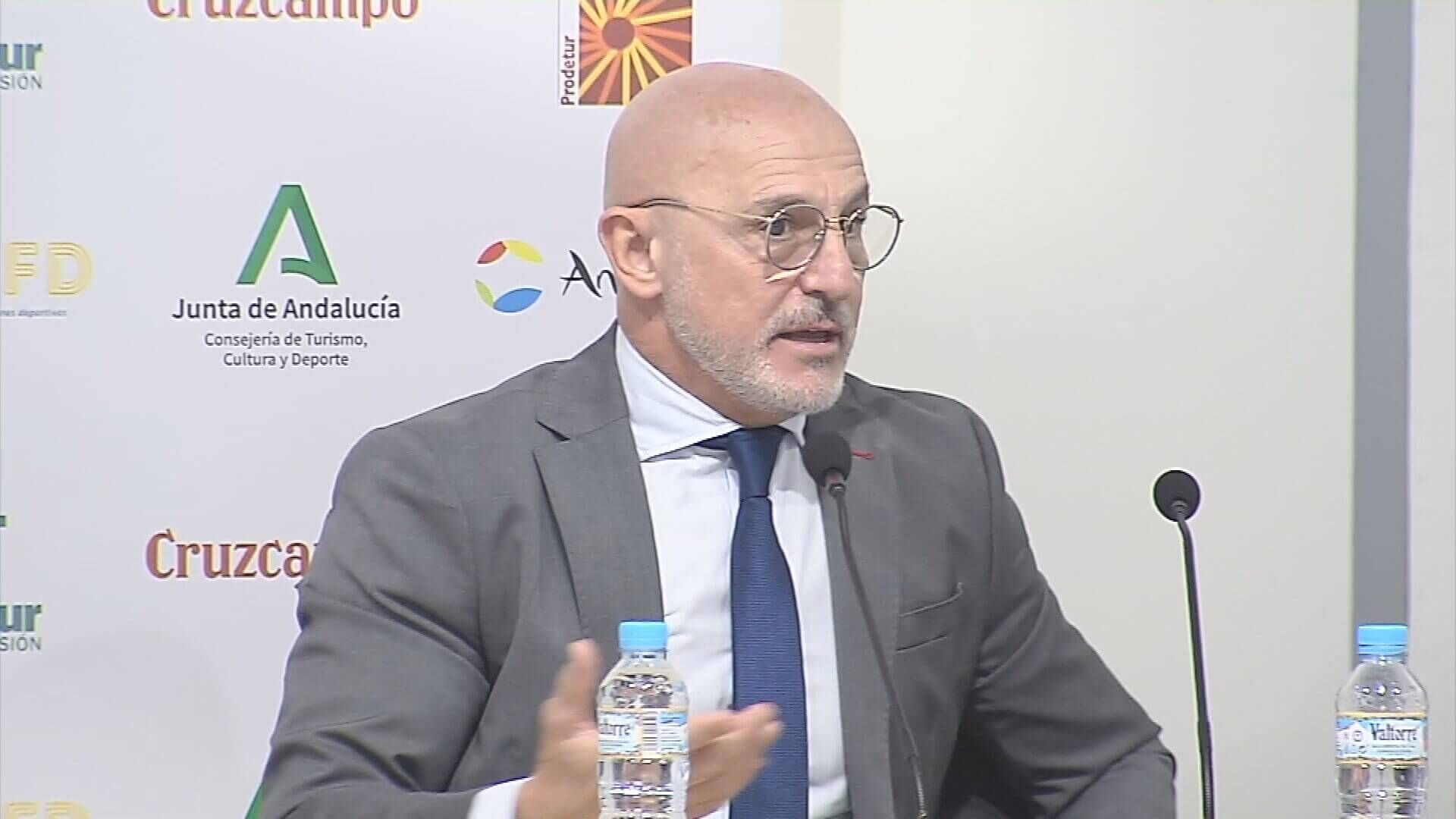 luis_de_la_fuente_sobre_la_gabarra_y_el_athletic.jpeg luis_de_la_fuente_sobre_la_gabarra_y_el_athletic.jpeg