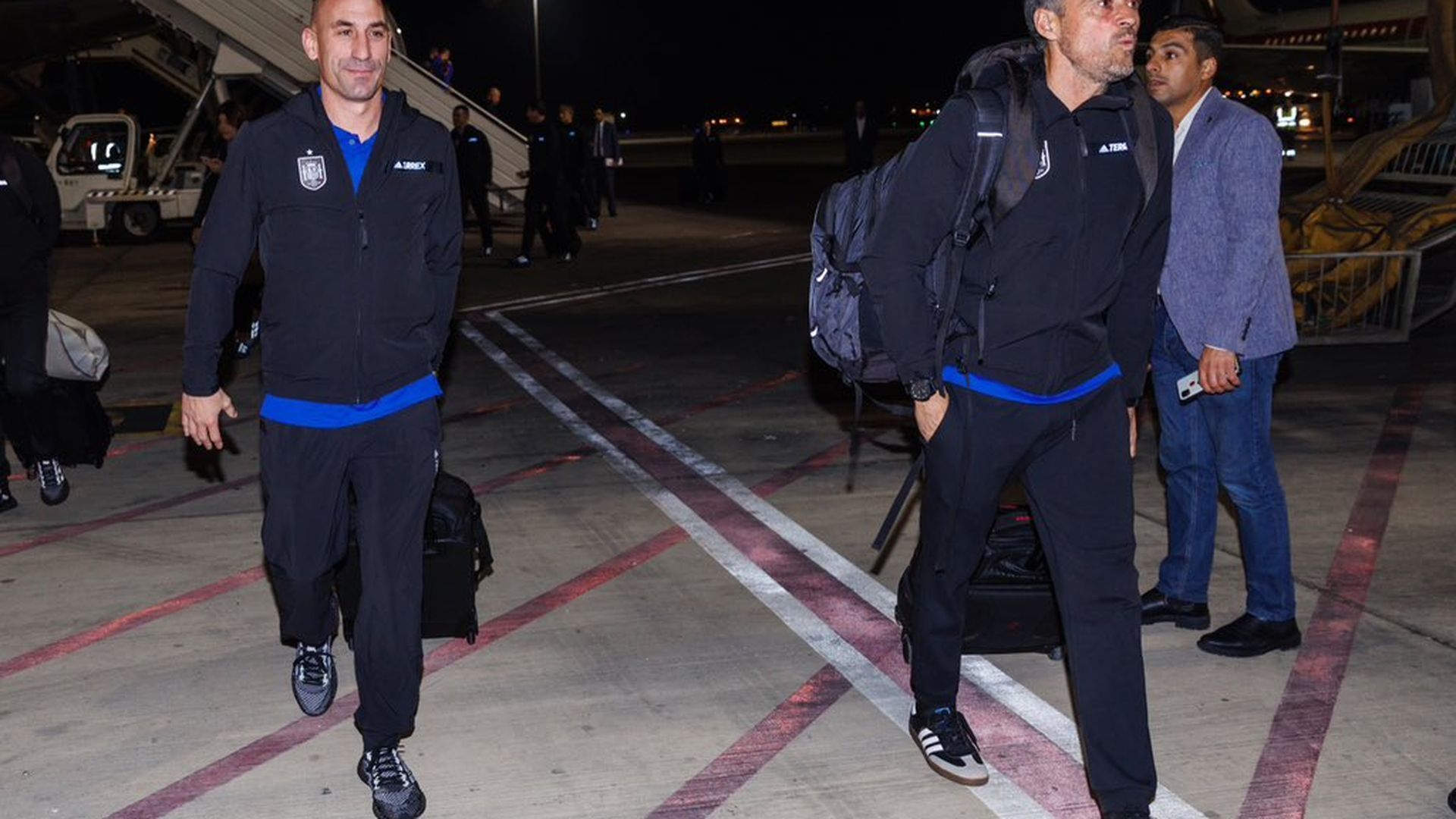 luis_enrique_y_rubiales_a_la_llegada_de_la_seleccion_espanola_a_jordania_foto_rfef__001.jpg luis_enrique_y_rubiales_a_la_llegada_de_la_seleccion_espanola_a_jordania_foto_rfef__001.jpg