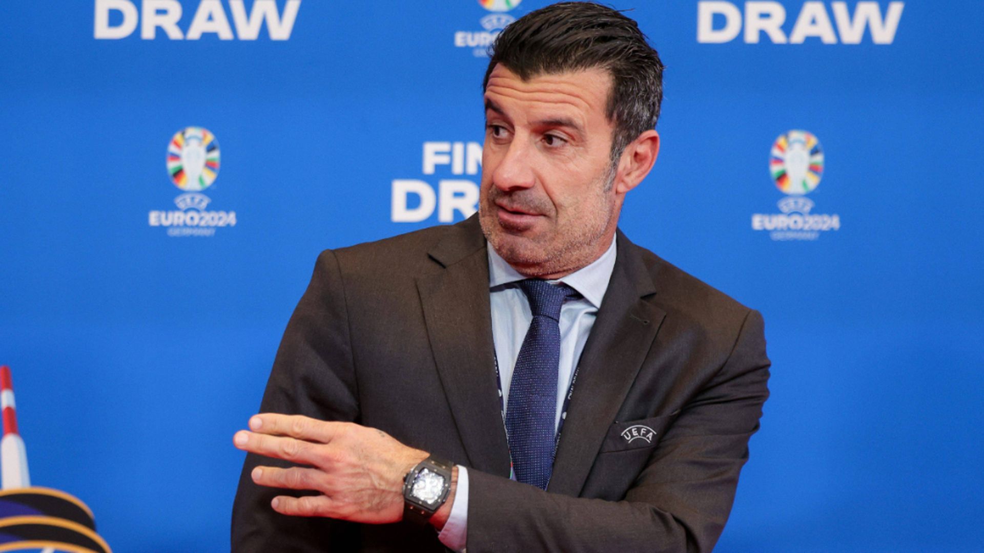 luis_figo_en_el_sorteo_de_la_eurocopa_2024_cordon_press_001.jpg luis_figo_en_el_sorteo_de_la_eurocopa_2024_cordon_press_001.jpg
