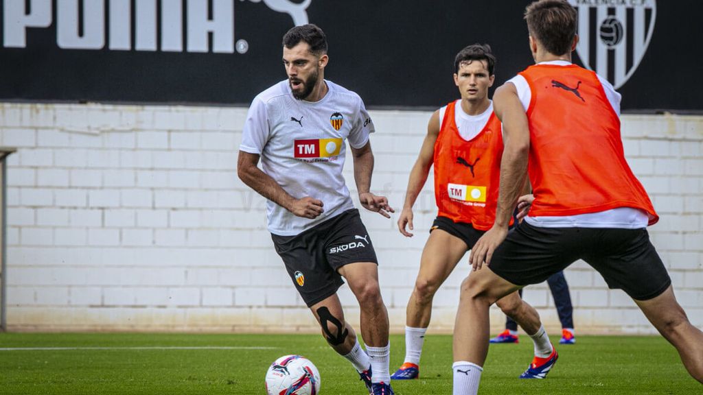 Luis Rioja se entrena por primera vez tras estrenarse con el Valencia CF