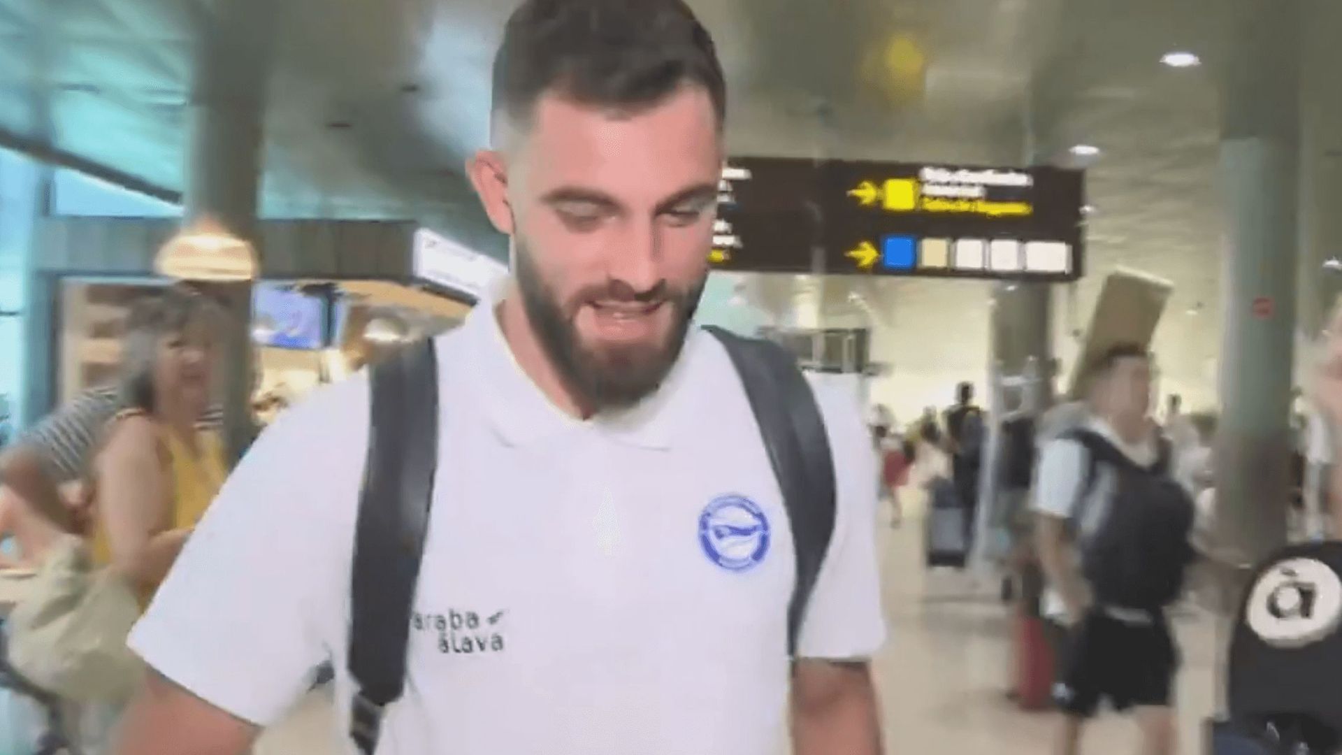 luis_rioja_a_su_llegada_a_valencia_foto_a_punt_001.png luis_rioja_a_su_llegada_a_valencia_foto_a_punt_001.png