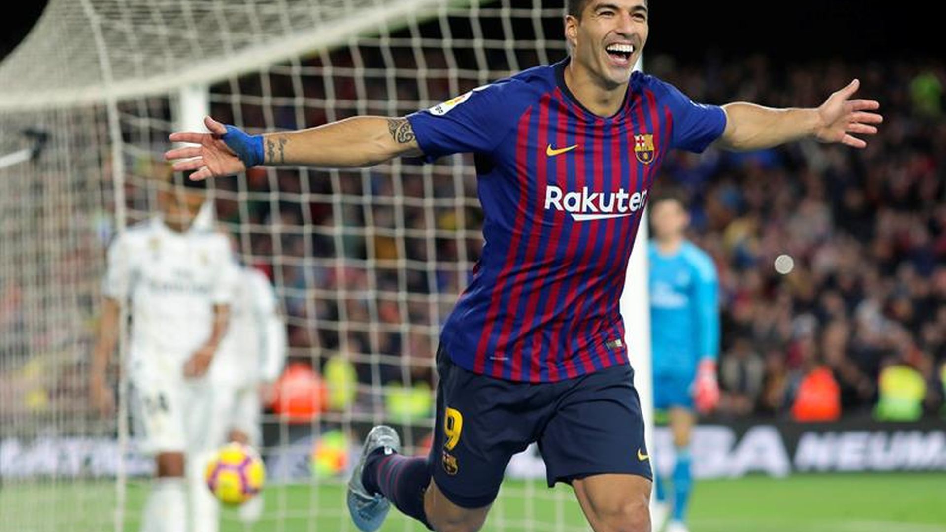 luis_suarez_festeja_su_tercer_gol_del_barcelona_foto_efe.jpg